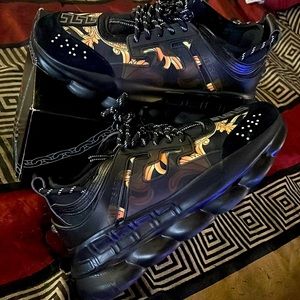 Versace chain reaction